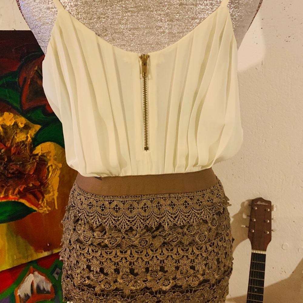 Beautiful Ruffle bottom romper - Picture 5 of 6